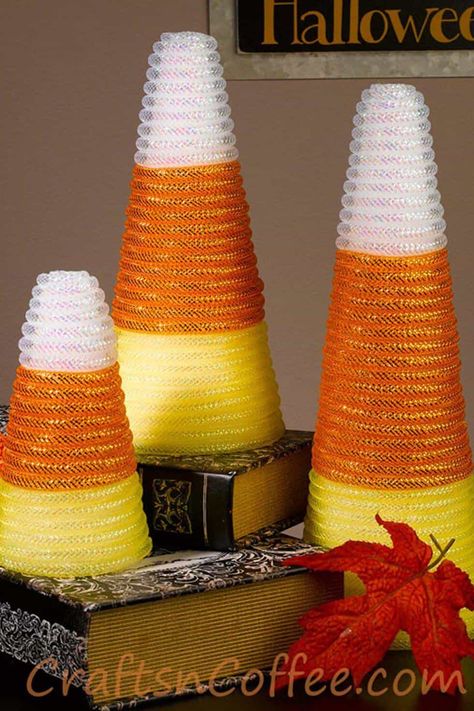 Sage Crafts, Diy Candy Corn, Corn Crafts, Candy Corn Decor, Corn Craft, Corn Decor, Candy Corn Crafts, Easy Decorations, Dt Crafts