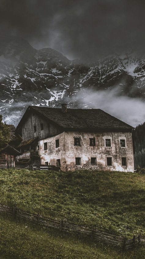 Gloomy Mountains, Rain With Umbrella, Old Iphone Wallpapers, Iphone Wallpaper Mountains, Old Iphone, Girl In Rain, Iphone Wallpapers Hd, Best Home Design, Best Nature Images