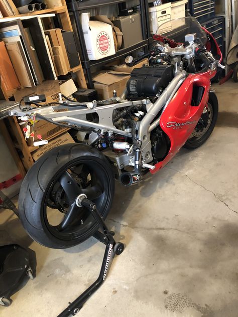 Tail Teardown Triumph Daytona 955i, Triumph Daytona, Vehicles