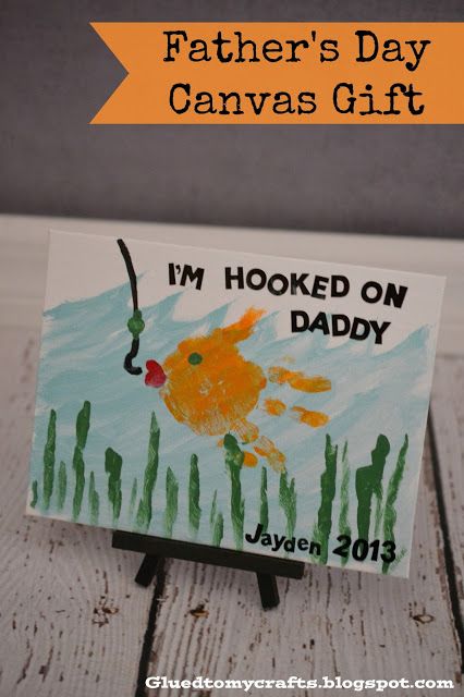 I'm Hoooked On Daddy- Glued to my crafts. Father's day gift idea from kids. Cute! #kidscraft #fathersday #diy Hooked On Daddy Handprint, Footprint Art, Daycare Crafts, Father's Day Diy, Goonies, Dad Day, Handprint Art, Fathers Day Crafts, Father's Day Card