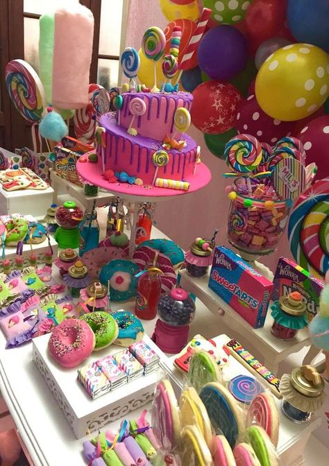 Mili's Sweet Shop | CatchMyParty.com Candy Theme Birthday Party, Candy Themed Party, Candy Land Birthday Party, Jojo Siwa Birthday, Bar A Bonbon, Idee Babyshower, Fashion Mom, Candy Birthday Party, Candyland Birthday