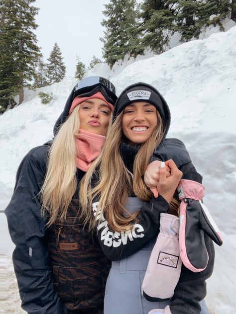 Burton snow pants ski bibs snowboarding skiing snowboard style girls Colorado Picture Ideas Winter, Cute Snowboards, Snowboarding Style Outfits, Womens Snowboard Outfits, Snowboarding Overalls, Snowboarding Aesthetic Girl, Snowboard Outfit Women, Skiing Fits, Snowboarding Outfit Women's