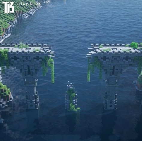 Kingdom Minecraft Ideas, Minecraft Kingdom Blueprints, Minecraft Sea Temple Base, Long Minecraft Bridge Over Water, Minecraft Cliff Bridge, Minecraft Sea Base, Minecraft Water Castle, Water Fall Minecraft, Minecraft Water Bridge