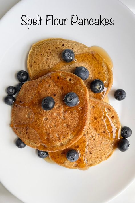 Spelt flour pancakes with blueberries and maple syrup on a white plate. Spelt Pancakes Recipe, Spelt Pancakes Vegan, Spelt Flour Cake Recipes, Spelt Flakes Recipes, Chickpea Flour Cake, Spelt Flour Pancakes, Health Treats, Spelt Muffins, Spelt Pancakes