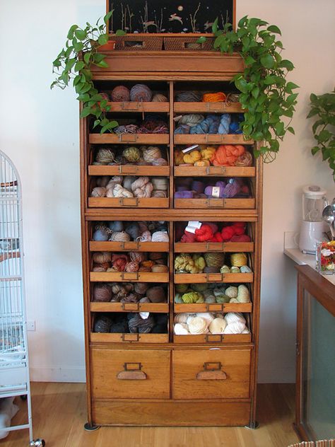 Yarn Storage Solutions, Craft Storage Ideas, Alex Anderson, Yarn Display, Knitting Organization, Knitting Room, Knitting Storage, Yarn Organization, Dream Craft Room