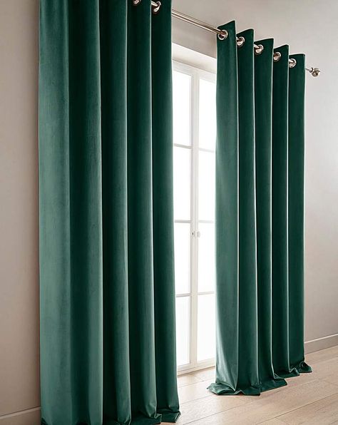 Curtains Green, Curtains Design, Basement Room, Plain Curtains, Decor Curtains, Eyelet Curtains, Cosy Room, Long Curtains, Green Curtains