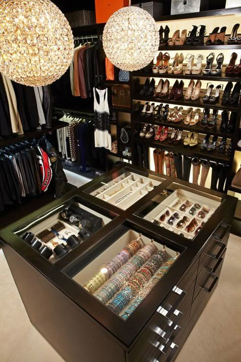 Organiser Son Dressing, Dress Room, Walking Closet, Dream Closet Design, Walk In Closet Design, Luxury Closets Design, Closet Remodel, Closet Room, Closet Decor