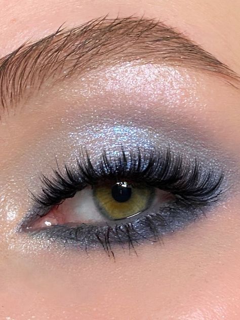 Quince Makeup, Navy Makeup, Silver Eye Makeup, Maquillage On Fleek, Blue Makeup Looks, Silver Makeup, Makeup Looks Natural, Prom Eye Makeup, Prom Makeup Looks