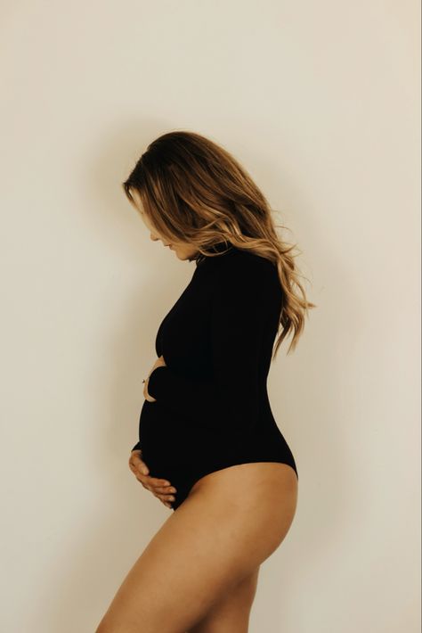 Maternity Shoot Leotard, Maternity Pictures In Bodysuit, Maternity Photos Bodysuit, Black Body Suit Maternity Shoot, Leotard Maternity Photoshoot, Black Outfit Maternity Pictures, Black Bodysuit Maternity Photoshoot, Maternity Bodysuit Photography, Body Suit Maternity Shoot