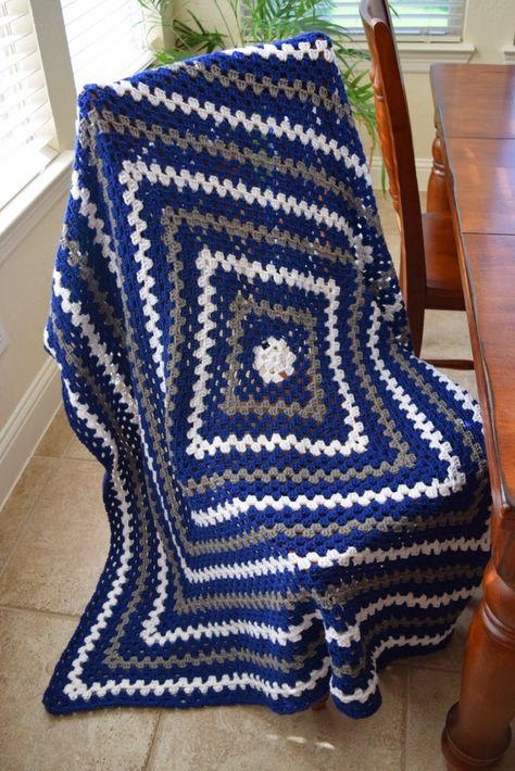 Granny Square Lap Blanket, Cowboy Crochet, Cow Boys, Crocheted Blanket, Crochet For Beginners Blanket, Crochet Granny Square Blanket, Crochet Granny Square, Manta Crochet, Granny Square Blanket