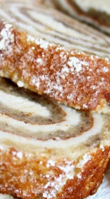 Banana Roll With Cheesecake Filling, Banana Roll Cake Recipe, Banana Nut Roll, Cake Roll Fillings, Banana Roll Cake, Banana Cake Roll Recipe, Pumpkin Log Roll Recipe, Banana Cake Roll, Cake Roll Recipes Easy