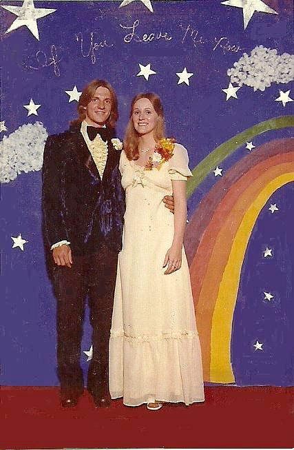 Source: Flickr User Northridge Alumni Bear Facts 70s Prom Dress 1970s, Tacky Prom, Queer Prom, Bear Facts, Disco Lemonade, 70s Prom, Prom Aesthetic, Retro Prom, Prom Backdrops