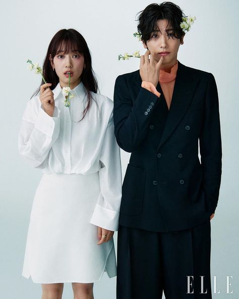 Park Hyung Sik And Park Shin Hye Dish On Starring Together In “Doctor Slump” 11 Years After “Heirs” | Soompi Korean Celebrities Fashion, Old Money Capsule Wardrobe, Korean Drama Fashion, Yoon Park, Styles Korean, Doctor Slump, Korean Style Outfits, Park Hyung Shik, Dr Slump