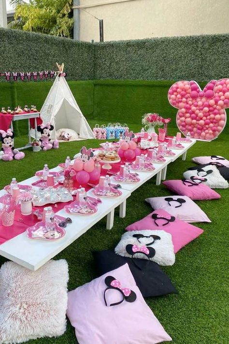 Oh Twodles Table Decorations, Minnie Mouse Bowtoons Birthday Party Ideas, Small Minnie Mouse Party, Minnie Mouse Sleepover Ideas, Mimmie Mouse Birthday, Minnie Mouse Kids Table, Minnie Mouse Party Table Decor, Minnie Mouse Party Ideas Decoration, Minnie Mouse Picnic Party