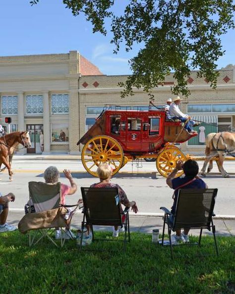 Okeechobee Florida - Things to Do & Attractions in Okeechobee FL Lake Okeechobee Florida, Okeechobee Florida, Beach Horseback Riding, Florida Tourism, Train Museum, Travel Florida, Beach Place, Fort Pierce, Treasure Coast