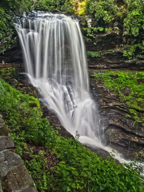 26 BEST Things to Do in Highlands, NC - Lost In The Carolinas Asheville Waterfalls, Highlands North Carolina, Highlands Nc, Mountain Waterfall, Pisgah National Forest, Rainbow Falls, Nc Mountains, The Carolinas, Carolina Beach