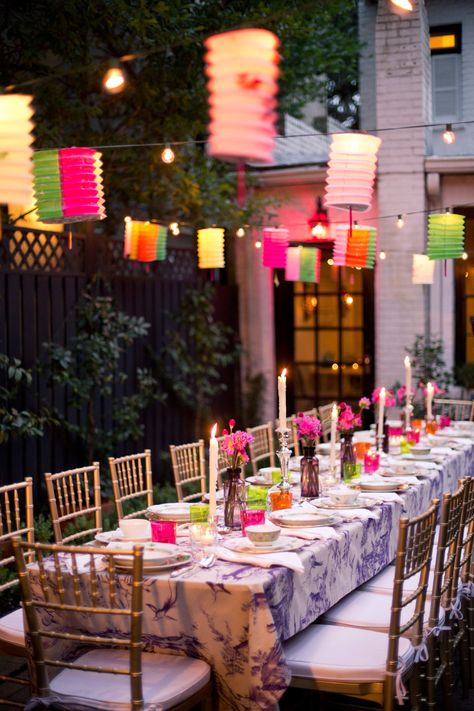 Photo by Chia Chong.   - TownandCountryMag.com Dinner For Birthday, Asian Party Decorations, Sushi Dinner Party, Birthday Dinner Ideas, Mulan Birthday, Hibachi Dinner, Spanish Party, Chinese Party, Herend China