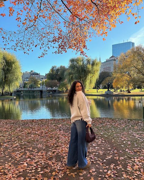 quintessential fall day in boston public garden🍂🦢⛲️ #fallvibes #boston #park #bostonpublicgarden #autumncolors #citylife Boston Aesthetic Pictures, Boston Photo Ideas, Boston Fall Aesthetic, Boston Pictures Ideas, Boston Instagram Pictures, Boston Fits, Boston Photoshoot, Boston Pictures, Boston Aesthetic