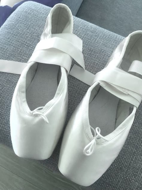 Ballet Bun, Ballet Pointe Shoes, Angelina Ballerina, The Black Swan, Ballet Aesthetic, Dance Dreams, Ballet Beauty, Dr Shoes, Ballet Clothes