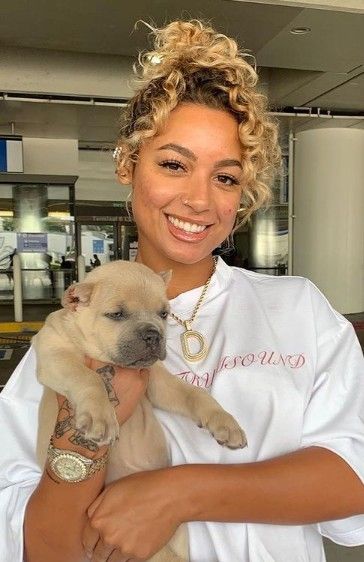 Danileigh Hair, Dani Leigh Hair, Dani Leigh, Famous People Celebrities, Boss Woman, Baddie Style, Soft Glam Makeup, Curl Styles, Pretty Females