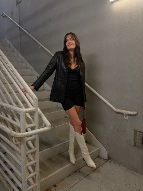 Cowgirl Black Dress Outfit, White Boots Black Outfit, White Boots Night Outfit, Dresses With Cowboy Boots Fall, Western Boots Dress Outfit, Style White Cowgirl Boots, Thigh High Cowgirl Boots Outfit, Black Outfit White Boots, Blazer With Cowboy Boots