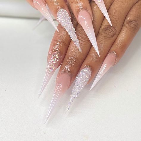 Nails Stiletto Long, Pink And White Ombre Nails, White Ombre Nails, Neutral Nail Art Designs, Pink And White Ombre, Neutral Nail Art, Acrylic Nails Stiletto, Stilleto Nails Designs, Nails Stiletto