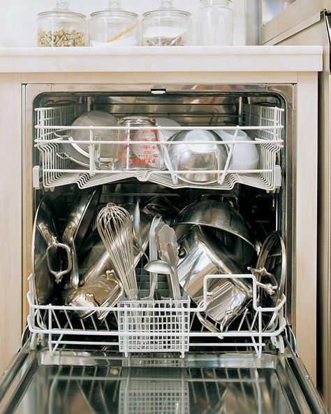 Japan Apartment, Best Dishwasher, Casa Clean, Housekeeping Tips, Organizational Ideas, Dos And Don'ts, Dishwashers, Diy Cleaning Products, Cleaning Organizing