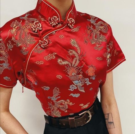 Chinese Top Outfit, Chinese Outfits Traditional, Red Chinese Dress, Chinese Blouse, Chinese Shirt, New Years Outfit, Silk Outfit, Training Clothes, Chinese Clothing