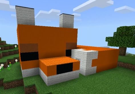 Minecraft Fox House Ideas, Fox Minecraft Build, Fox Statue Minecraft, Fox Pen Minecraft, Minecraft Fox Statue, Minecraft Fox Enclosure, Minecraft Fox House, Minecraft Projects Ideas, Minecraft Build Battle