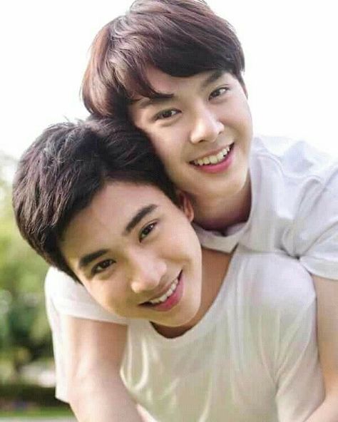 PERTH & SAINT 💖 в Instagram: «💜💜💜💜💜😽😽 #saintsup #perthtanapon #perthsaint #perthsaintcouple #perthsaintforever #perthppe_saintsup #thaiseriesbl #lovebychanceseason2…» Love By Chance The Series, Love By Chance, Theory Of Love, Love Kiss, Thai Drama, Gay Love, Cute Love Couple, Asian Actors, Love Couple