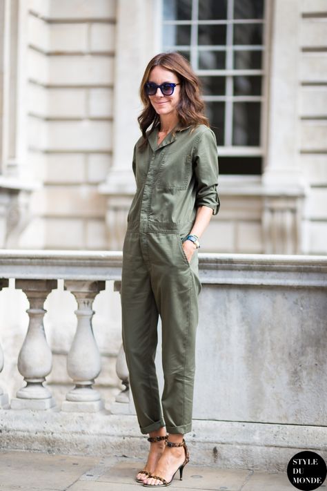 London FW SS15 Street Style: Alison Loehnis, Net-a-Porter president, after Marios Schwab fashion show. 16 Sep ’14 Alison Loehnis, School Run Style, Marios Schwab, Fem Fashion, Utility Jumpsuit, Jumpsuit Outfit, Spring Fashion Trends, Jumpsuit Fashion, Street Chic