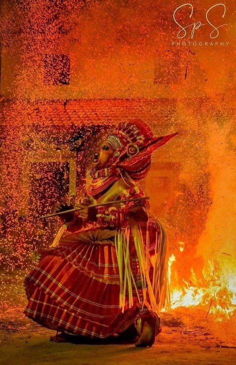 Theyyam Hd Wallpaper, Kantara Movie Hd Image, Theyyam Photography Hd, Theyyam Background, Sanatana Dharma Aesthetic, Muthappan Wallpaper Hd, Kantara Drawings, Theyyam Illustration, Theyyam Art