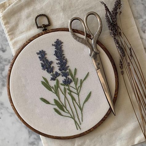 Finished hoops make a great Mothers Day gift! Each one is unique and made with care. Order by tomorrow for arrival by Mothers Day and a discount shop wide! Etsy shop link in bio. . . . #embroidered #embroidery #modernembroidery #handembroidery #handembroidered #damngoodstitches #dmcembroidery #botanicalembroidery #floralart #floralembroidery #embroidersofinstagrams Embroidery Aesthetic, Art Altar, Embroidery Stitches Flowers, Mom Embroidery, Embroidered Wall Art, Embroidery Painting, Embroidery Stitches Beginner, Witchy Art, Altar Decor