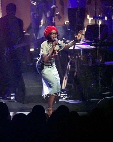 lauryn hill Lauryn Hill Style Outfits, Lauryn Hill Aesthetic Outfits, Lauryn Hill 90s, Erykah Badu Style, Dreadlocks Updo, Ms Lauryn Hill, Lauren Hill, Cher Photos, Urban Culture