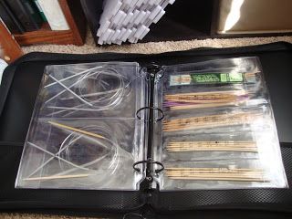 Kelly's knits and little tidbits: How to organize your knitting stuff Knitting Bags Organizer, Storing Circular Knitting Needles, Knitting Tools Storage, Circular Knitting Needle Storage Ideas, Circular Knitting Needles Storage, Knitting Needle Organizer, Organize Knitting Needles, Organizing Knitting Supplies, Organize Knitting Supplies