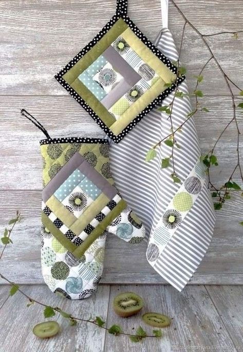 Sew Potholders, Quilted Potholder Tutorial, Potholder Tutorial, Quilted Potholder Pattern, Quilt Blocks Easy, Patchwork Tutorial, Quilted Potholders, Potholder Patterns, Sewing Tutorials Free