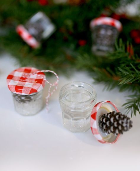 Tiny Jar Christmas Crafts, Tiny Bonne Maman Jars, Tiny Jam Jar Crafts, Mini Jelly Jar Crafts, Mini Jam Jars Ideas, Mini Bonne Maman Jars Ideas, Bonne Maman Mini Jars Ideas, Bonnie Maman Jars, Mini Jam Jar Crafts