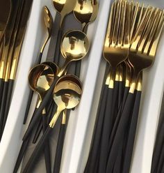 Black Handle Kitchen, Black Kitchen Accessories, Black Kitchen Handles, Black Kitchen Decor, Gold Cutlery Set, Cutlery Design, Gold Cutlery, Gold Kitchen, Cutlery Sets