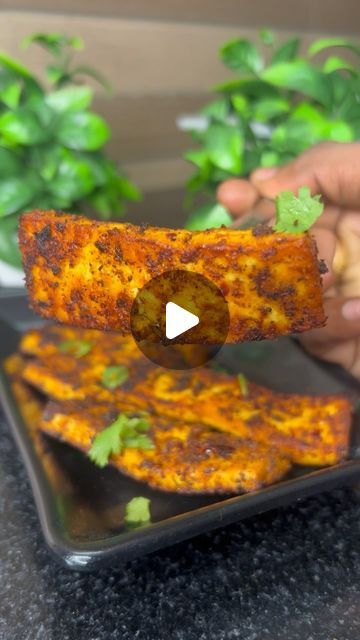 Paneer Dry Recipes, Paneer Chilli Dry, Paneer Recipes, Viral Reels, Coriander Leaves, Red Chilli, Paneer, Lemon Juice, Ginger