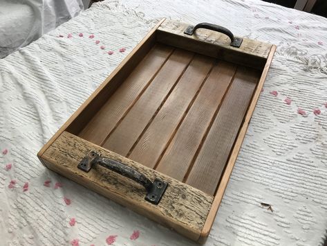 Minwax Stain Colors, Serving Trays Design, Small Easy Woodworking Projects, Tre Kunst, Driftwood Art Diy, Minwax Stain, Barn Wood Crafts, Wood Projects That Sell, Tray Design