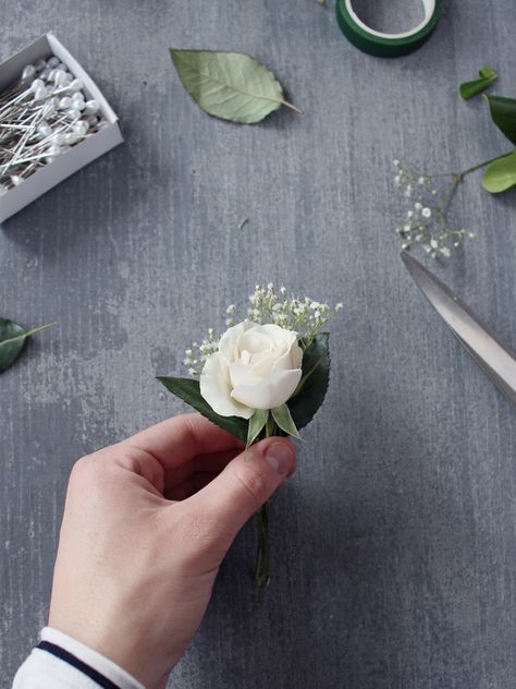 Anyone can learn how to make a boutonniere. Follow this simple  DIY formula for crafting some simple mini-bouquets for your wedding day.    #["Curbly-Original", "How-To", "wedding", "weddings", "Boutonnière", "flowers", "bouquet", "spring", "floral", "DIY", "groomsmen", "groom", "best man", "flowers", "Floral wire", "tuxedo", "suit", "Floral tape", "Flower arranging"] How To Make A Buttonhole Flower, Mens Flowers Wedding, Diy Button Holes Wedding, Bouteneire Groomsmen, Groomsmen No Boutonniere, Small Pocket Boutonniere, Diy Wedding Boutonnieres, Men’s Wedding Boutineer, Bouteneire Ideas