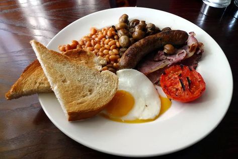 Cooked Breakfast Ideas, Baked Beans On Toast, Breakfast Potato Casserole, Smoked Salmon Bagel, Fried Breakfast, Beans On Toast, Breakfast Burger, Bacon And Eggs, Australia Food