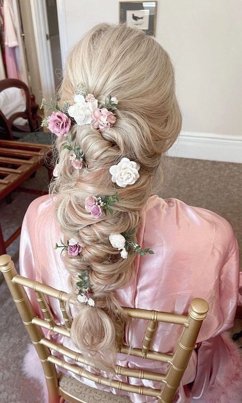 Whimsical Braids For Long Hair, Flower Braids Wedding, Brides Braided Hairstyles, Braids With Flowers Wedding, Plait With Flowers, Wedding Hairstyles With Roses, Tangled Braid Wedding, Loose Braid With Flowers, Flowers In Hair Braid