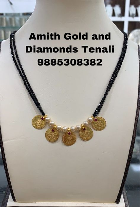 Nallapusalu With Kasulu, Kasulu With Black Beads, Neck Pieces Jewelry, Gold Jewelry Outfits, Black Beads Mangalsutra Design, Pearl Jewelry Design, Gold Jewelry Simple Necklace, Handmade Gold Jewellery, Gold Necklace Indian Bridal Jewelry