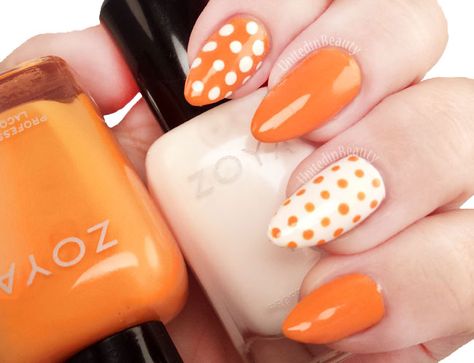 Orange Polka Dot Nails, Yellow Polka Dot Nails, Summary Nails, Orange And White Nails, White Polka Dot Nails, Bright Orange Nails, Short Nails Cute, Nail Party, Dot Nails