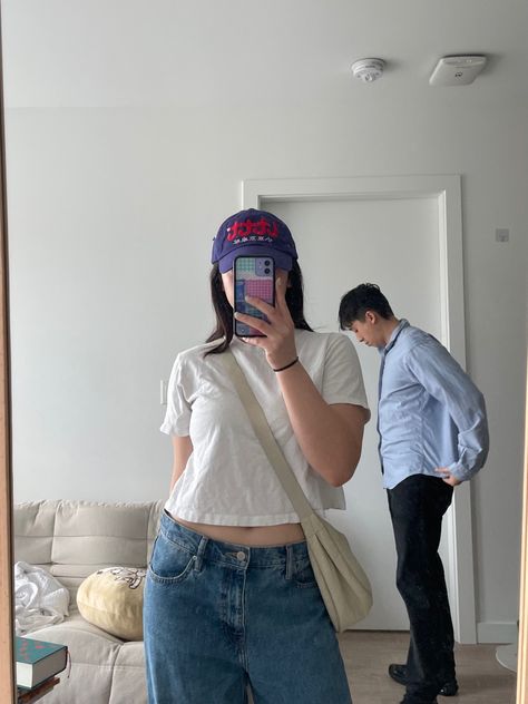 lttt hat, poche studios, mirror picture, mirror selfie, uniqlo moon bag, white tee outfit, baggy jeans outfit, outfit inspo, style inspo, casual outfit, casual style, basic tee Uniqlo Moon Bag, White Bag Outfit, White Tee Outfit, Uniqlo Bag, Summer Grunge Outfits, White Tees Outfit, Japanese Minimalist Fashion, Uniqlo Style, Picture Mirror