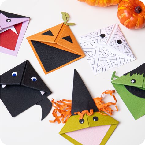 Halloween Crafts Bookmarks, Halloween Origami Bookmarks, Paper Corner Bookmarks How To Make, Halloween Corner Bookmarks, Halloween Diy Bookmarks, Halloween Bookmark Craft, Diy Halloween Bookmarks, Halloween Bookmarks Diy, Halloween Origami Easy