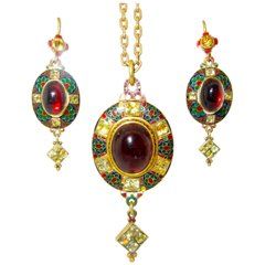 Antique Renaissance Revival Garnet and Enamel 18 Karat Suite, circa 1870 Punk Ideas, Victorian Jewellery, Sabyasachi Jewellery, Vintage Pendant Necklace, Rings Luxury, Jewelry Design Drawing, Vintage Fine Jewelry, Necklaces Pendant, Silver Jewelry Necklace