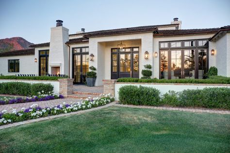 Arizona Modern Home, Desert Mediterranean Home, Arizona Luxury Homes, Courtyard Front Of House, Arizona Homes Exterior, Acadian Style Homes Exterior, Arizona House Exterior, Beautiful Ranch Homes, Arcadia Arizona