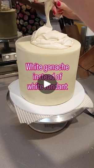 White Chocolate Cake Decoration, White Chocolate Ganache Frosting, White Chocolate Ganache Recipe, White Ganache, White Fondant Cake, Crumb Coating A Cake, Buttercream Recipes, Chocolate Ganache Icing, Thickened Cream